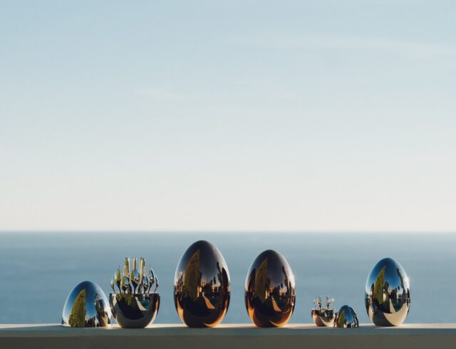 Our MOOD these days: polished form, endless horizon. Christofle Mood ✨ a life beautifully lived.